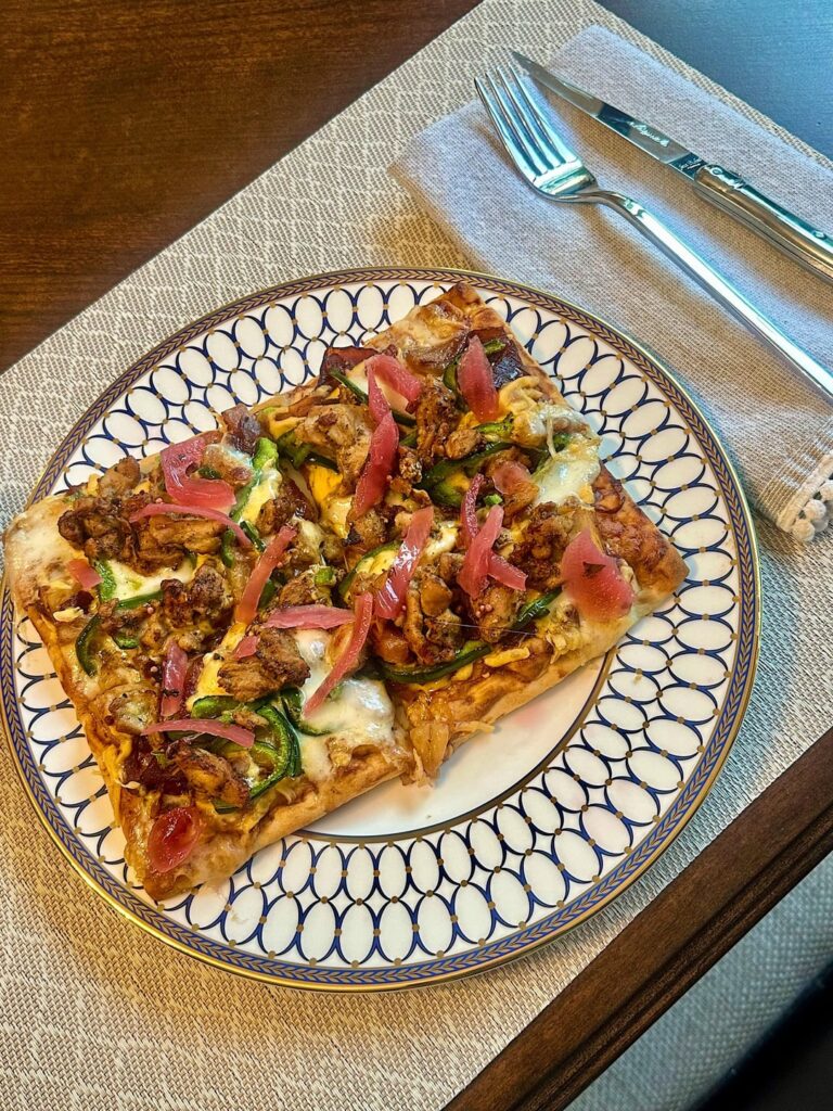 BBQ Pineapple and Caramelized Onion Flatbread (+chicken) BBQ Pineapple and Caramelized Onion Flatbread (+chicken)