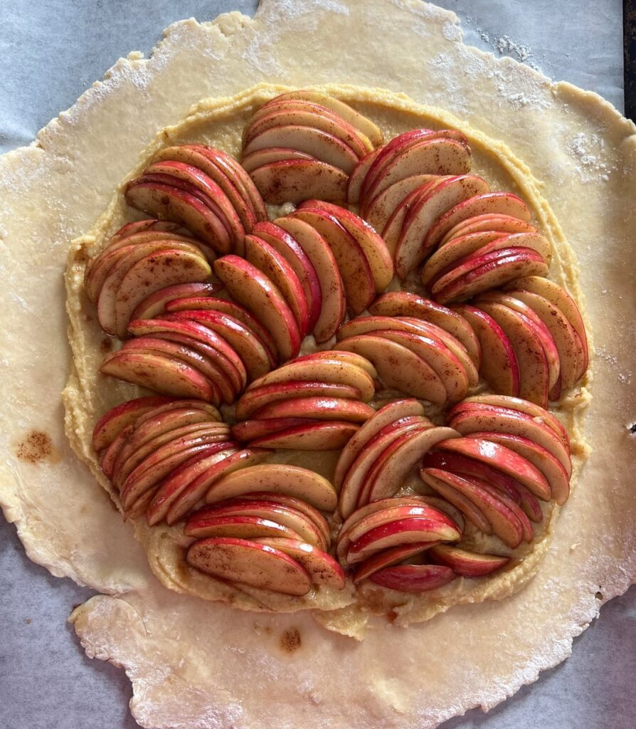 Apple Frangipane Galette to welcome fall 🍁🍂