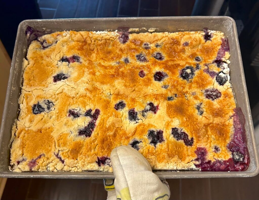 Way too many people are sleeping on dump cakes (poor man’s cobbler) Way too many people are sleeping on dump cakes (poor man’s cobbler)