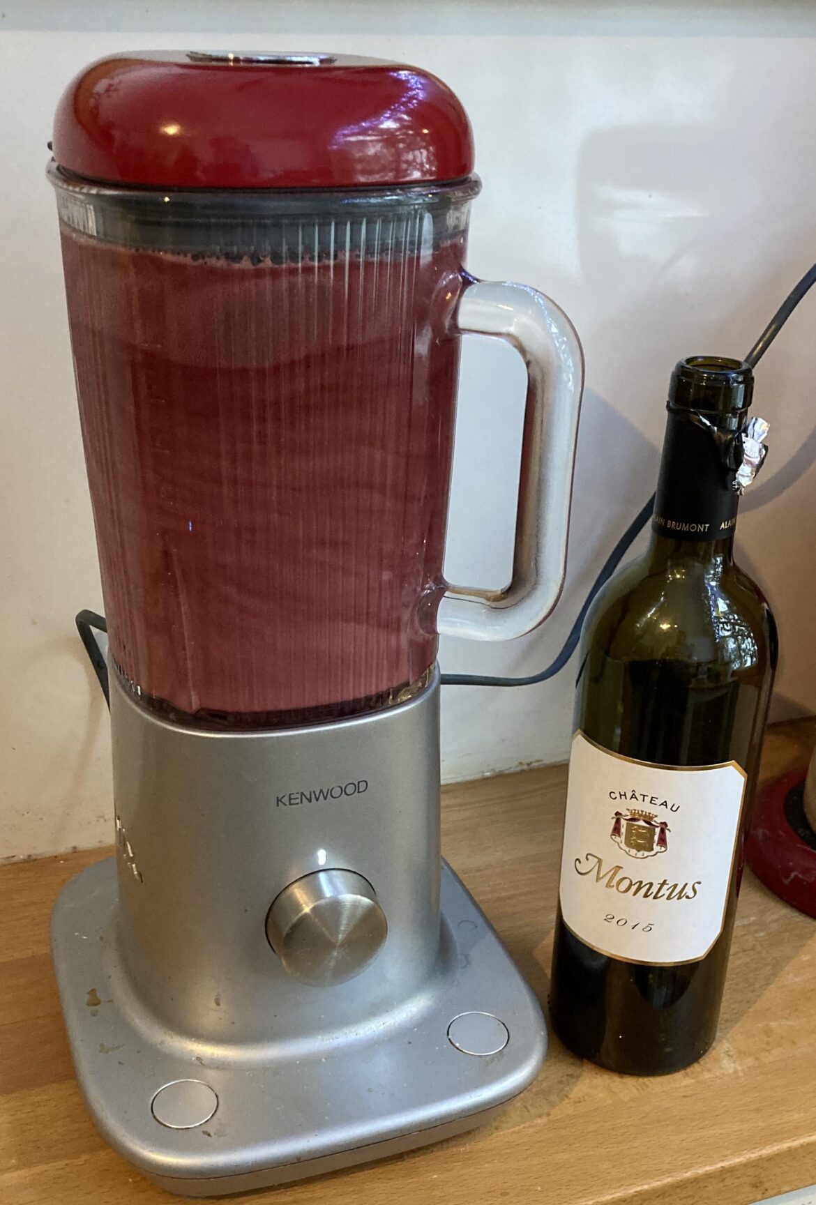 I once tested out aeration by putting a Chateau Montus 2015 in a blender I once tested out aeration by putting a Chateau Montus 2015 in a blender