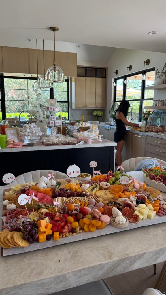 When your friend wants a bao themed baby shower & you offer to bring the board 🥟