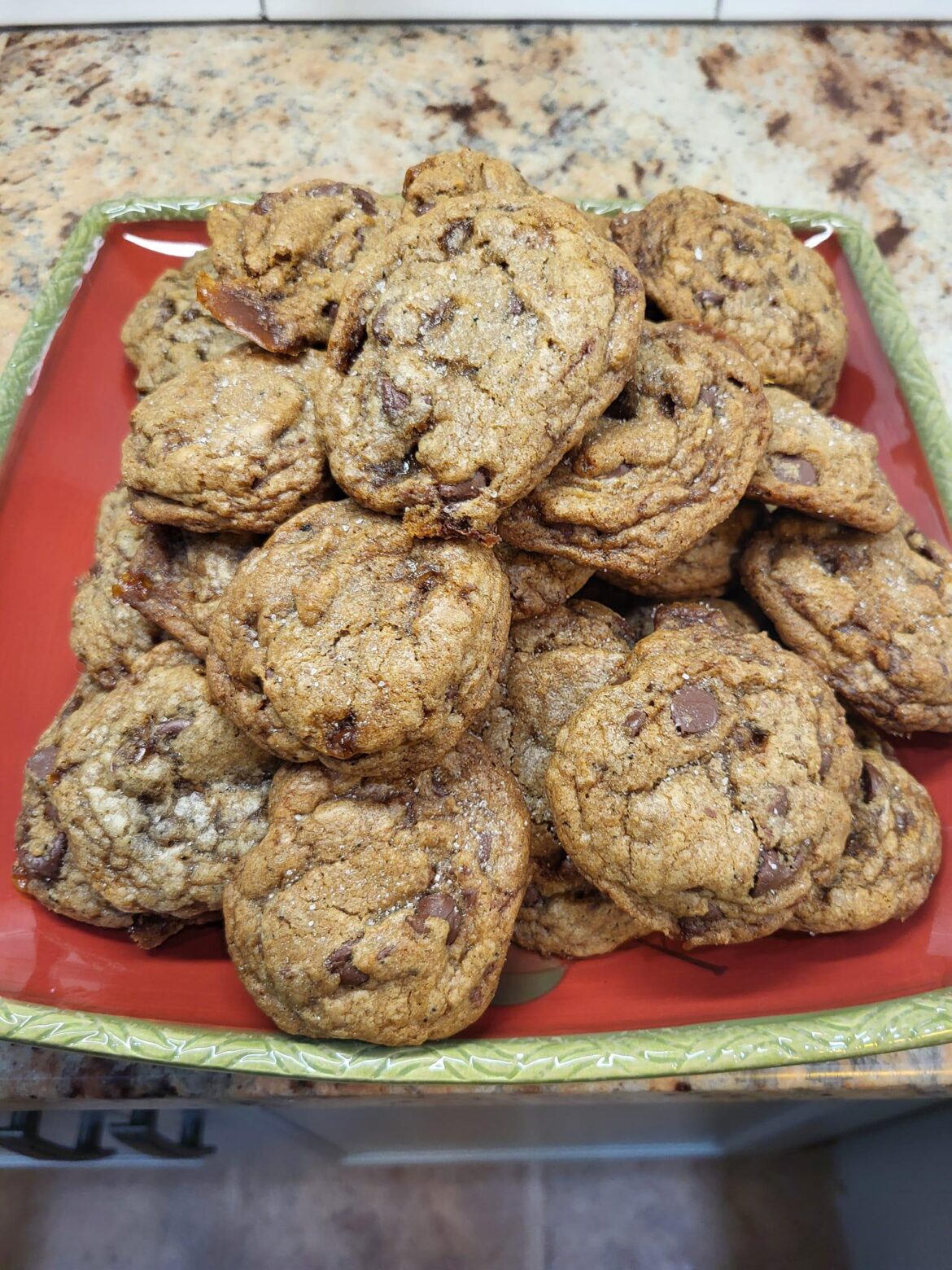 I made Browned Butter Toffee Chocolate Chip Cookies🍪😋 specially for my friend, who was co-hosting the party with me today, and she said they’re her new favorite! RECIPE BELOW