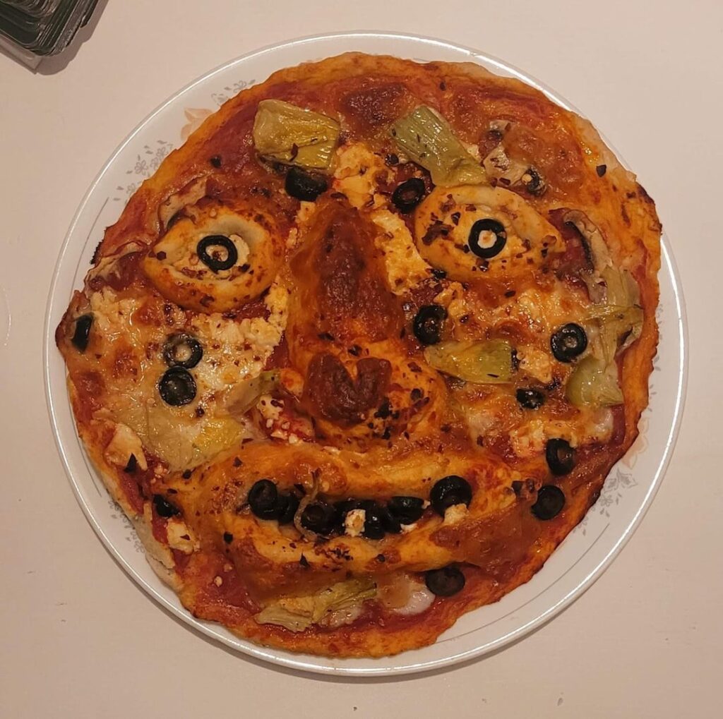 My cursed p(ortrait)izza