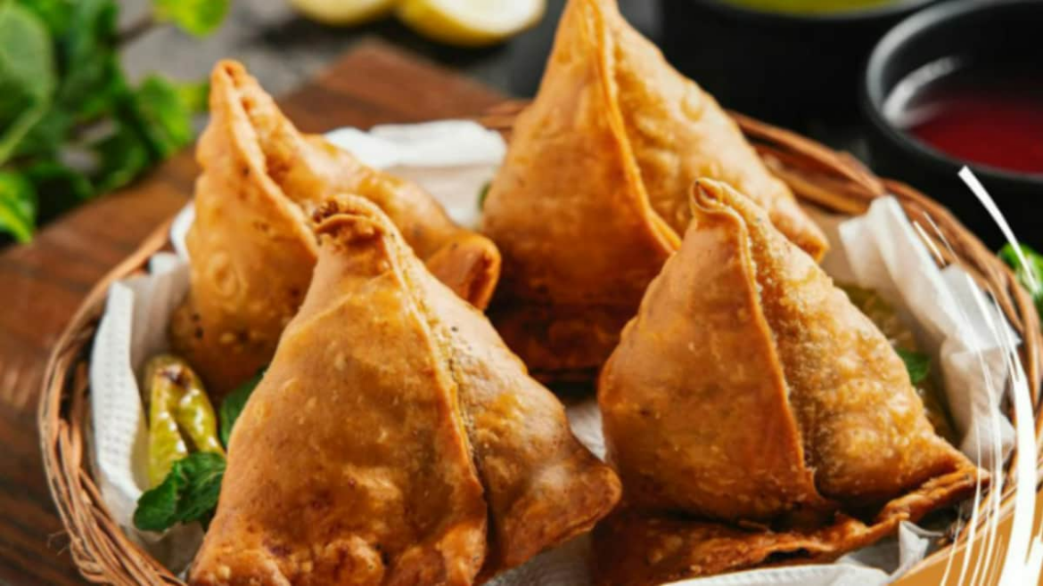 He Sold Samosas For Re 1 To Survive Partition, Now His Shop Is Mumbai’s Food Landmark | Viral News