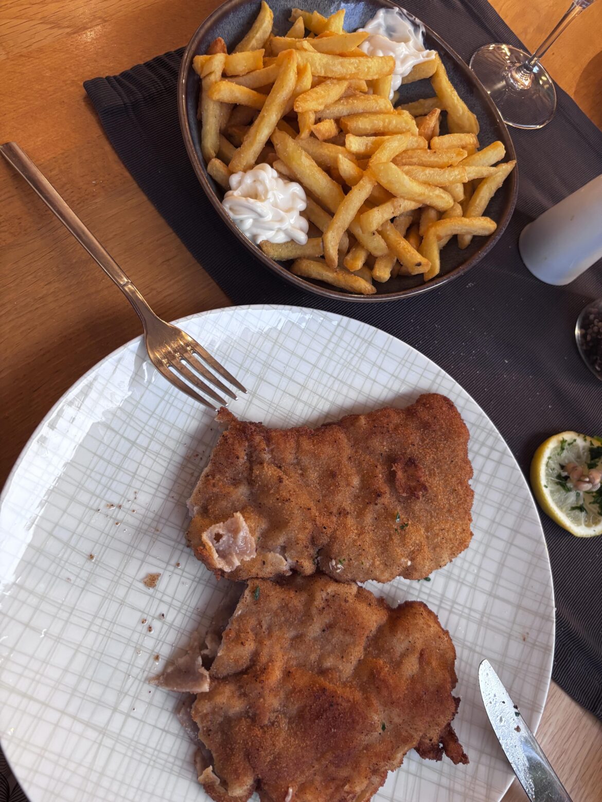 Weiner schnitzel & pommes