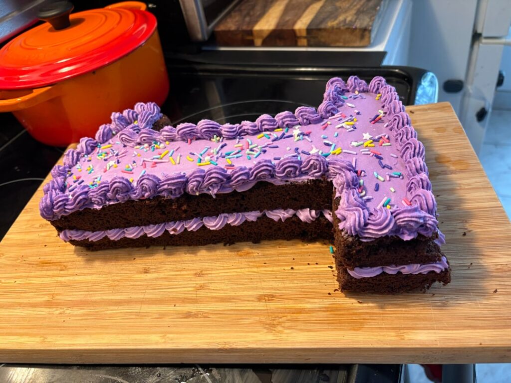 Screwed up my number "1" on my baby's first cake 🤣