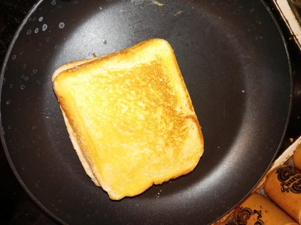 Proper American-style grilled cheese made with mature cheddar cheese