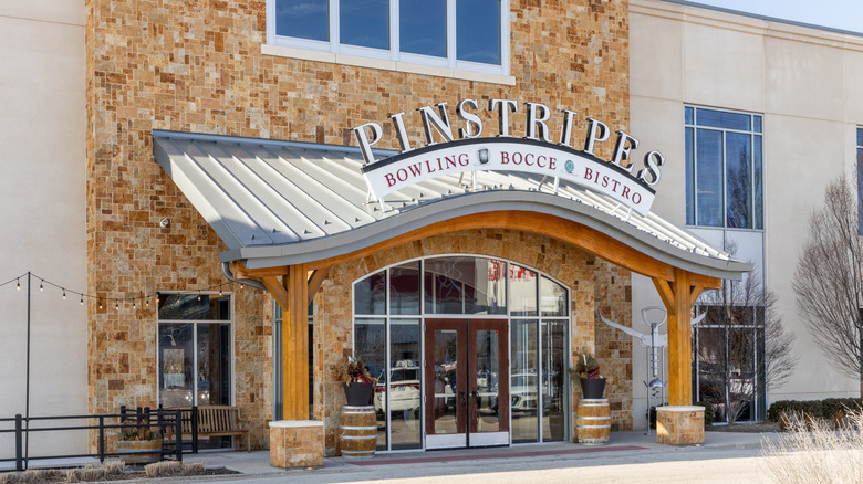pinstripes restaurant storefront daytime