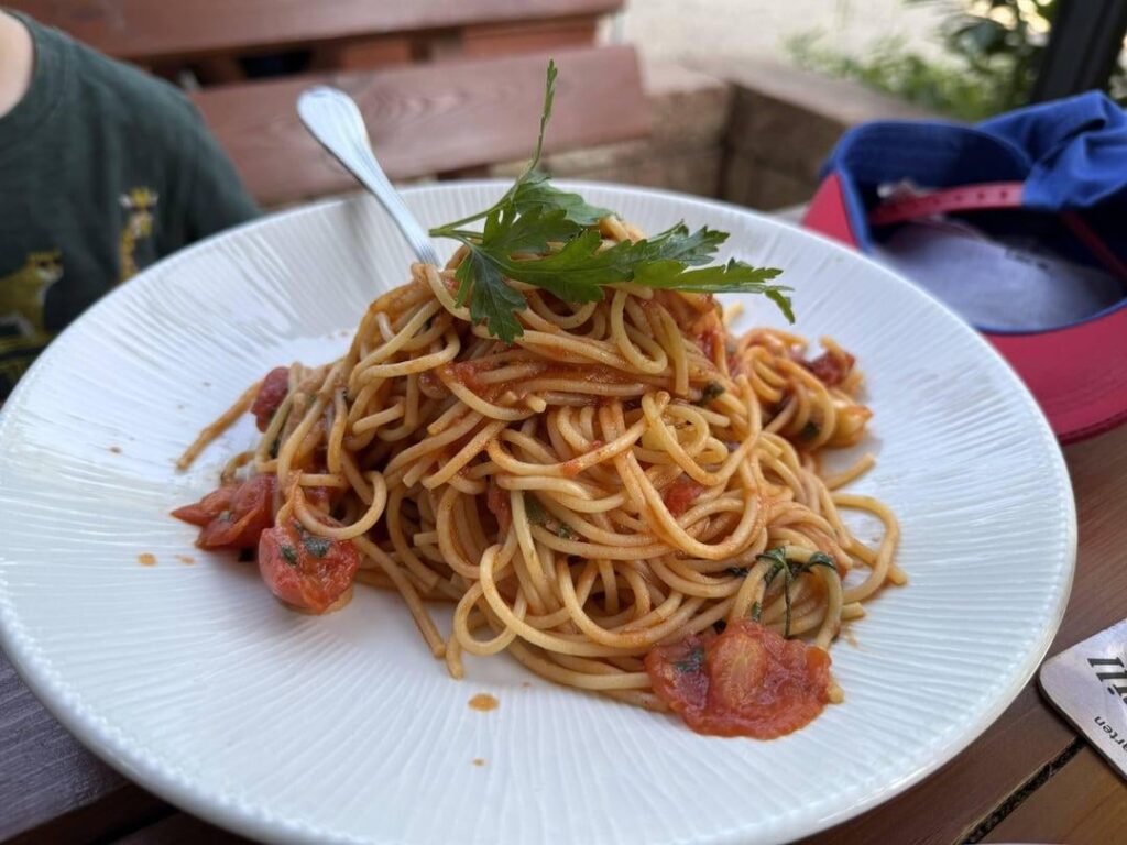 Looking for the exact recipe: Spaghetti “Neapolitan style” with fresh marjoram?