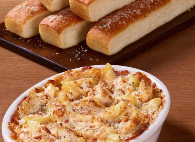 Pizza Hut Oven-Baked Chicken Alfredo