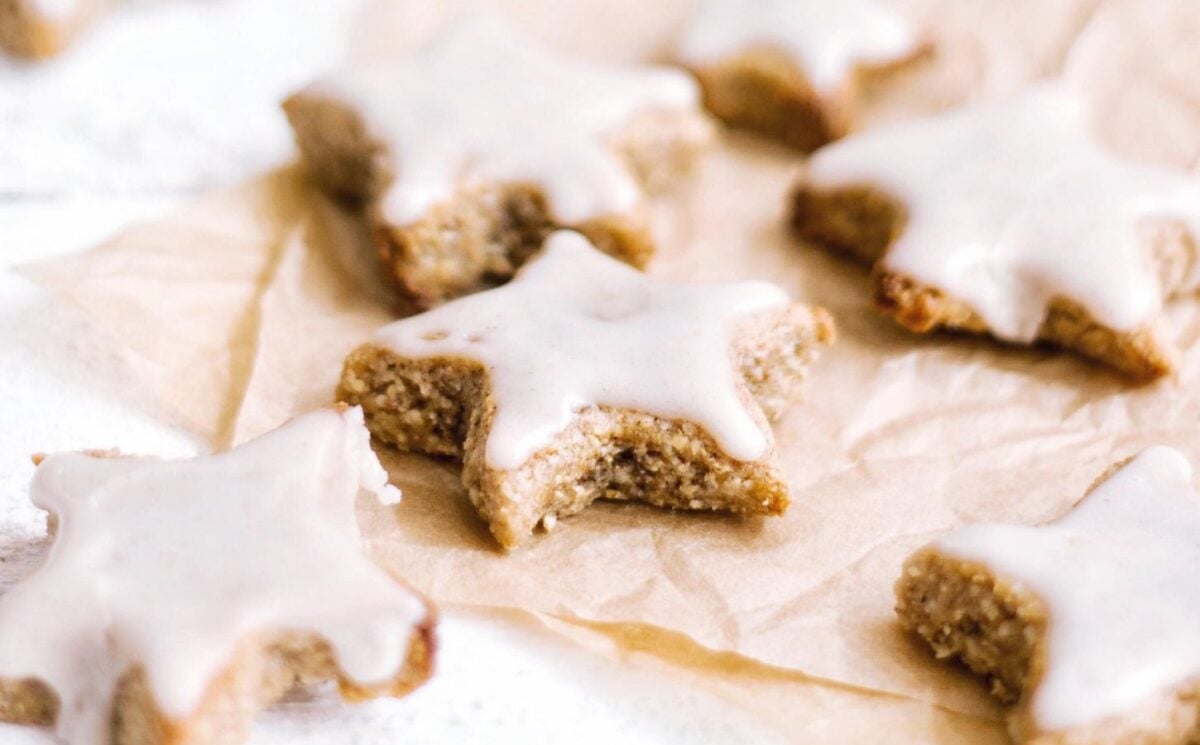 Vegan cinnamon star cookies with icing, an idea Christmas baking idea