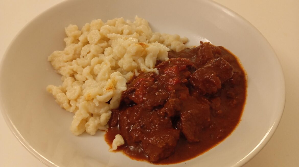 🇭🇺 Pörkölt & Nokedli 🇭🇺 Pörkölt & Nokedli