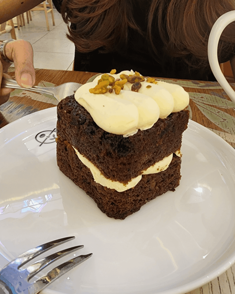 Carrot cake cals? 600?