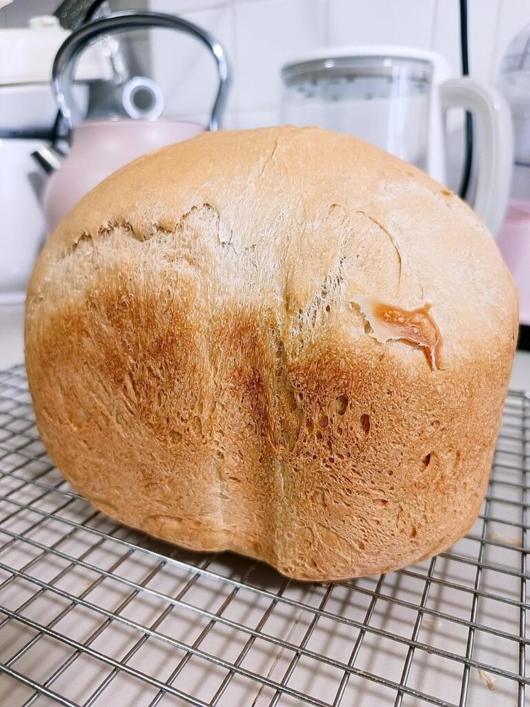 A soft fluffy loaf of homemade Hovis bread for breakfast ❤️🤤