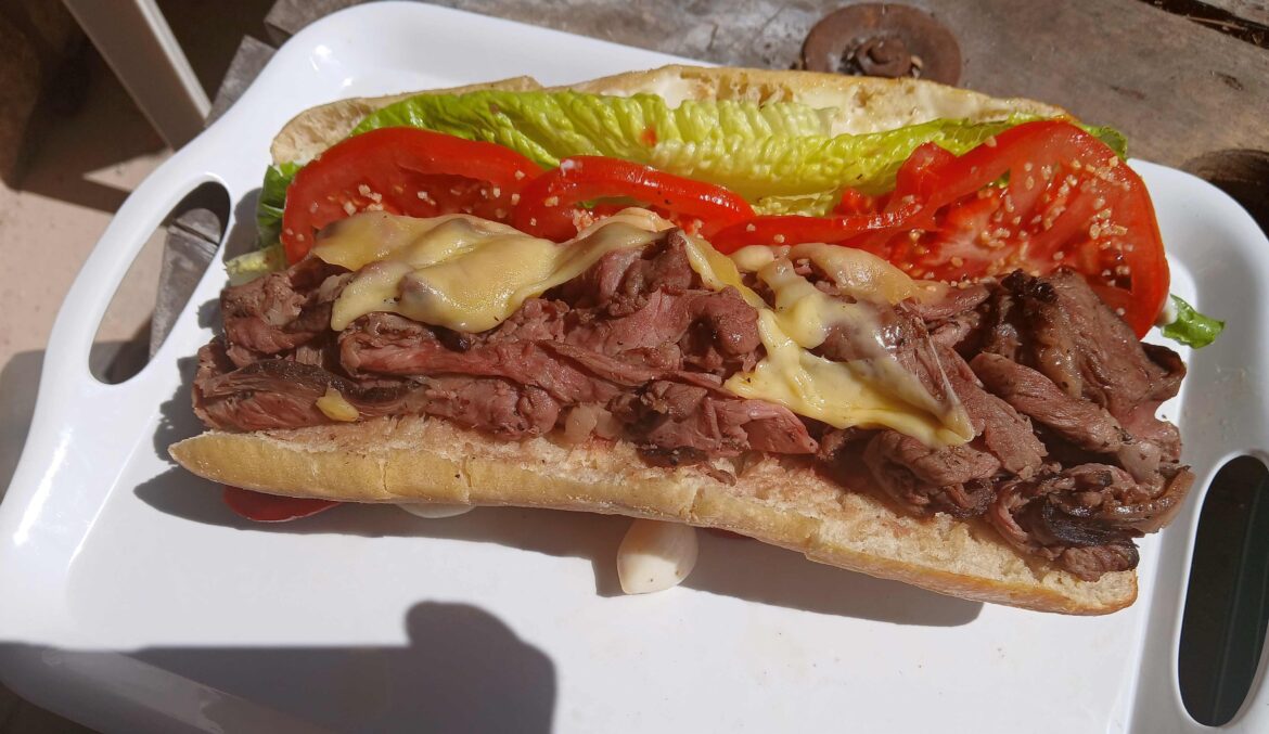 Medium Rare Roast Beef (Prime picanha) and Gouda Sub w/Horsey Sauce