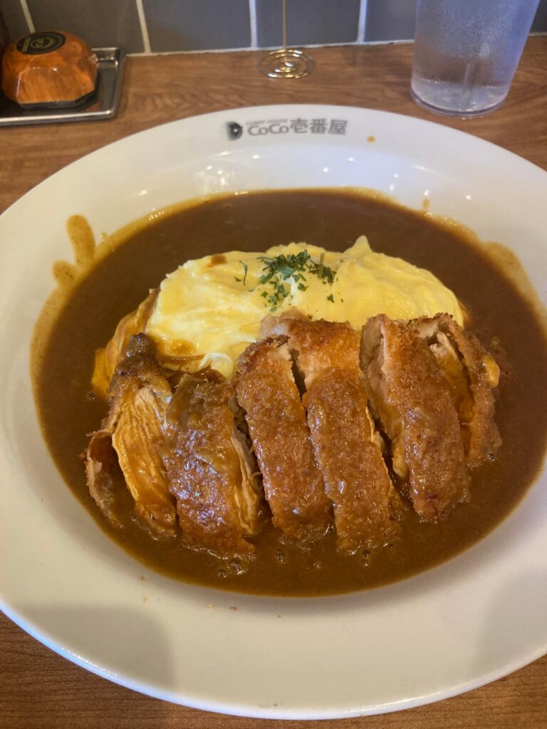 Treated myself to some Japanese curry omelette 🍛 and garlic fries