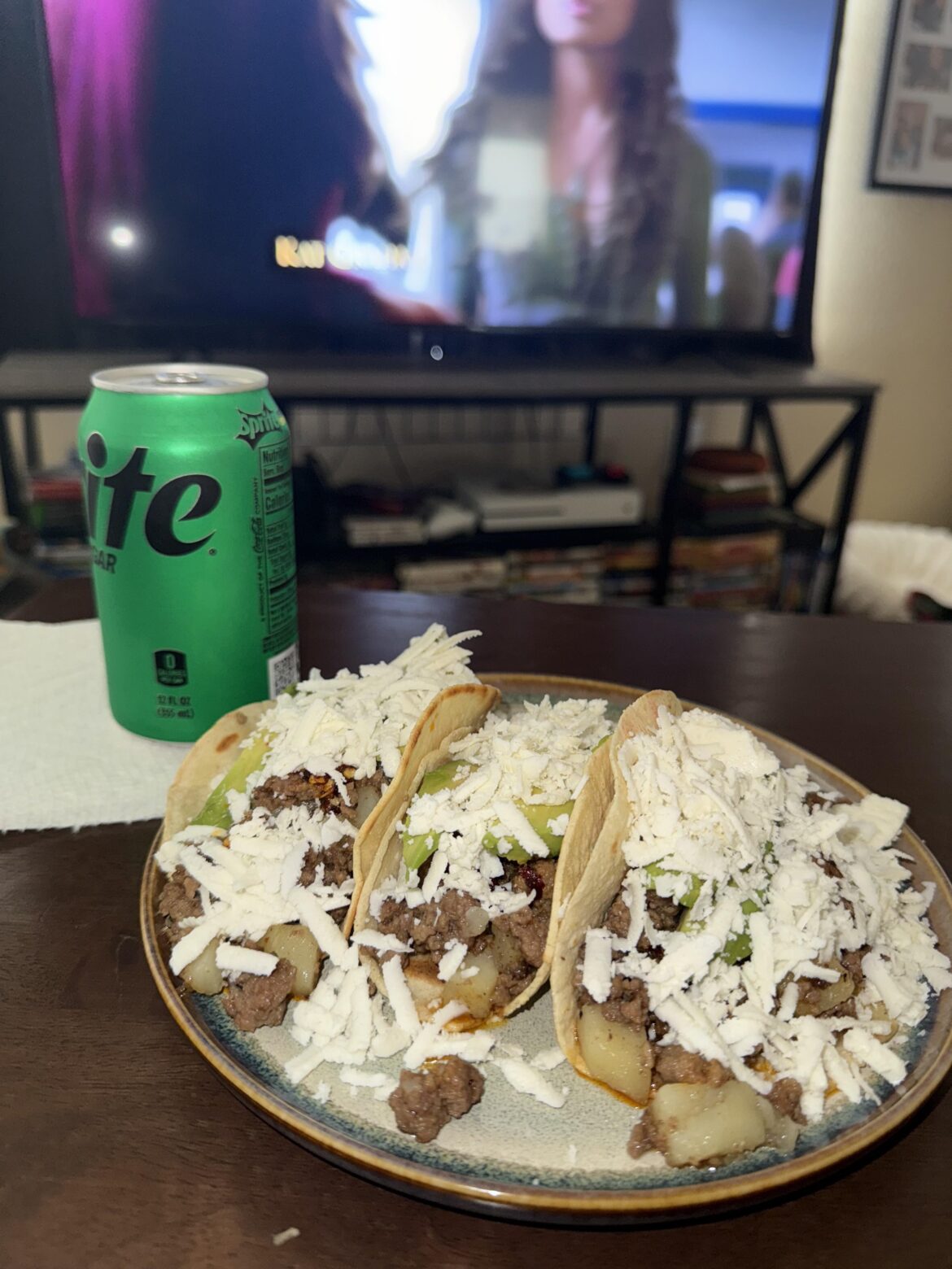 made some tacos w/ leftover picadillo 🤭👩🏼‍🍳🌮