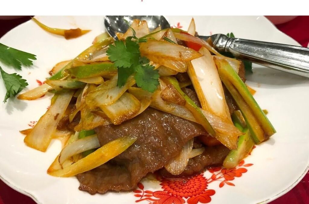 Wok fried beef, with scallion.