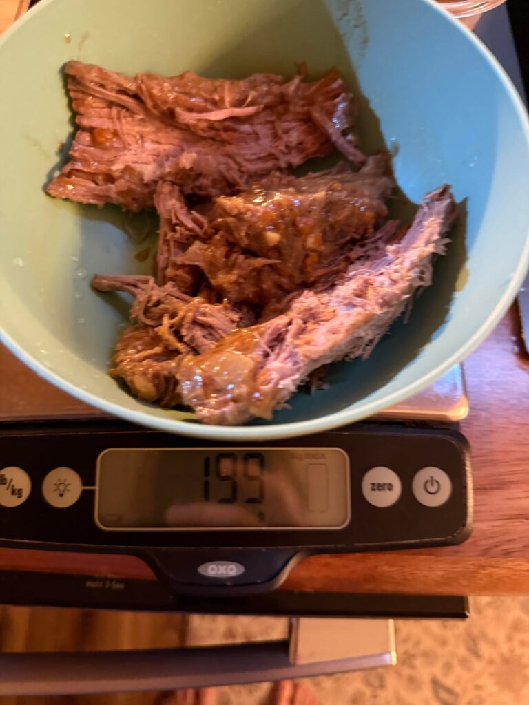 200g roast beef 215g potato’s and carrots… my math came out to 600kcals. What we thinkin?