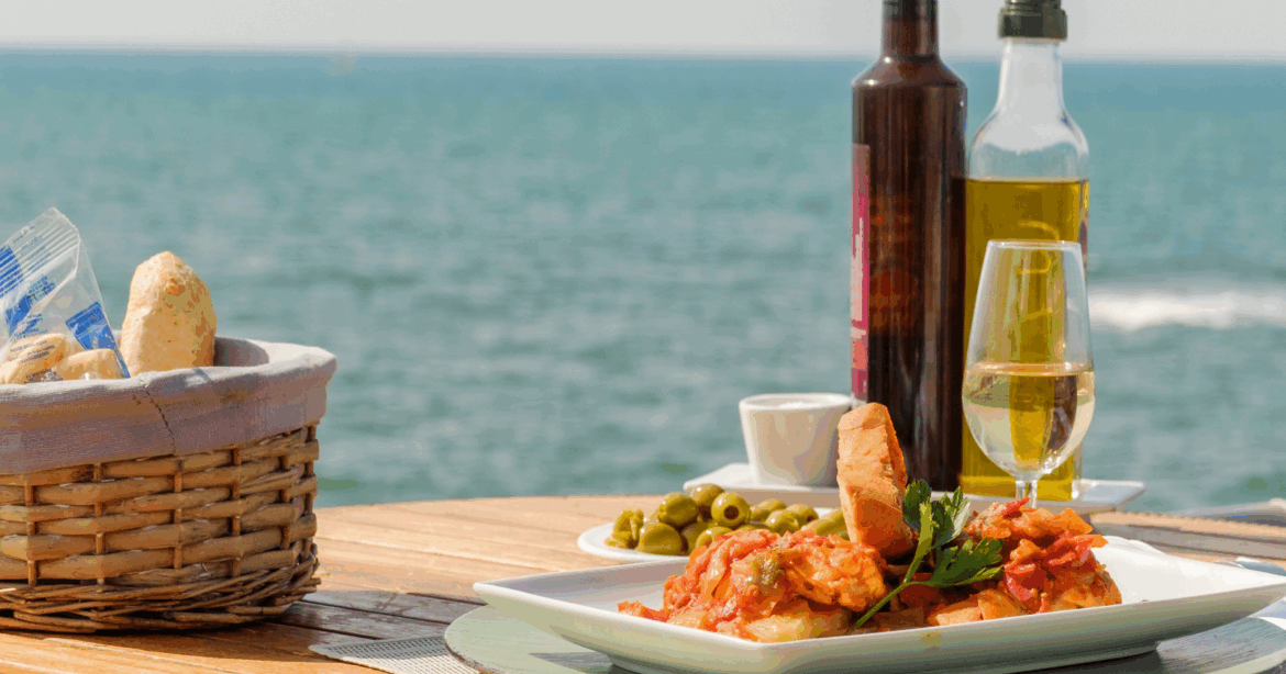 8 everyday foods from the Mediterranean diet that secretly keep people younger longer