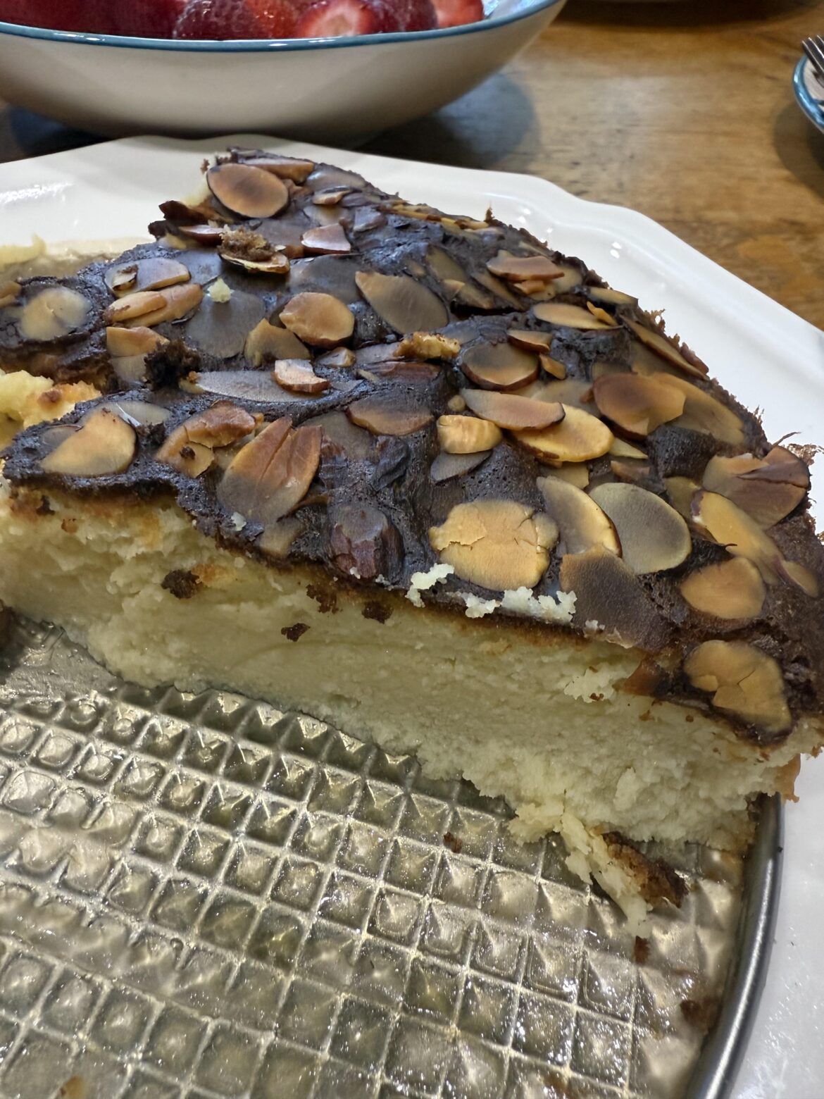 Almond mascarpone cake