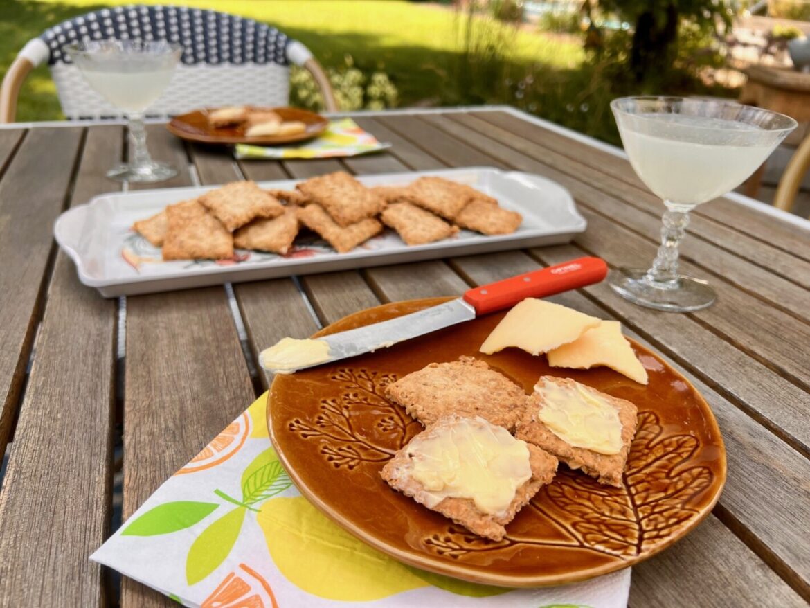 Oatmeal crackers are a homemade snack from the past - InForum