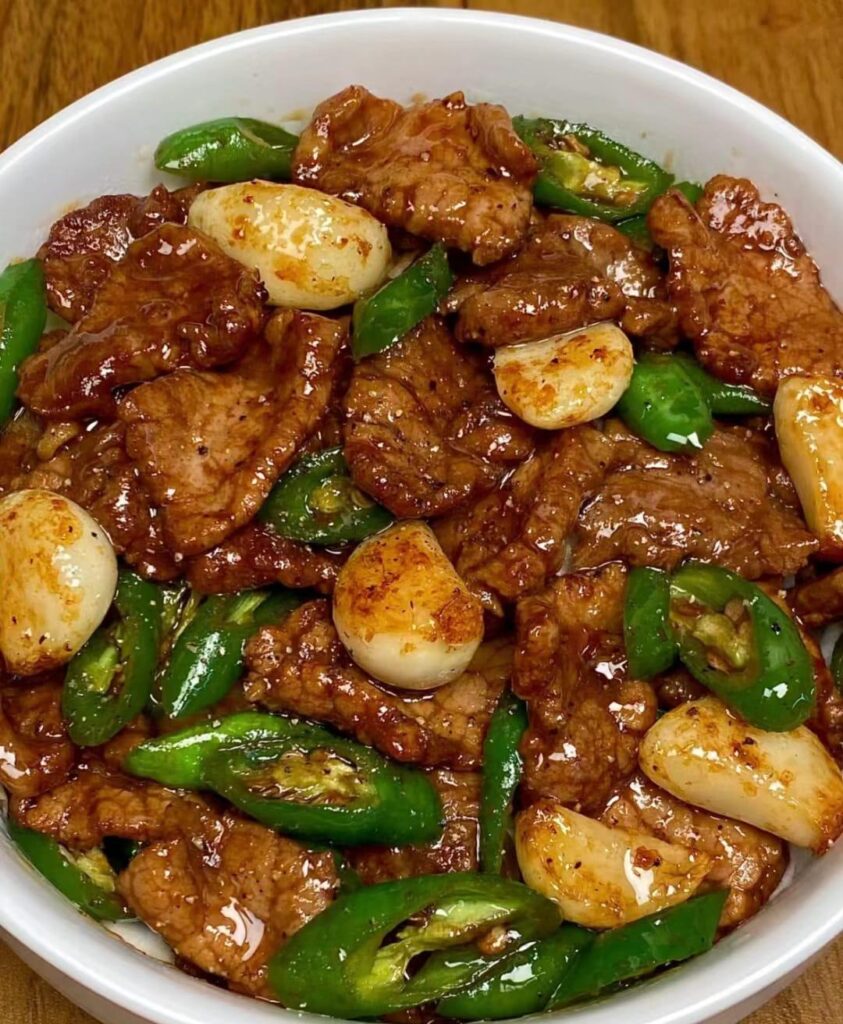 This Stir-Fried Beef and Chili Peppers Recipe🍖😋  is easy and tasty. Tender beef cooks with garlic and green chili peppers. A little soy and sugar make it delicious. RECIPE BELOW