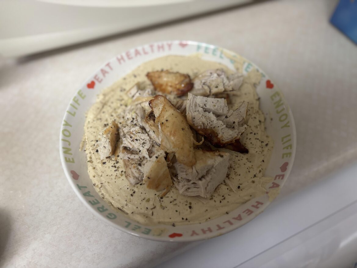 Mashed herby cauliflower and tofu bowl with chicken
