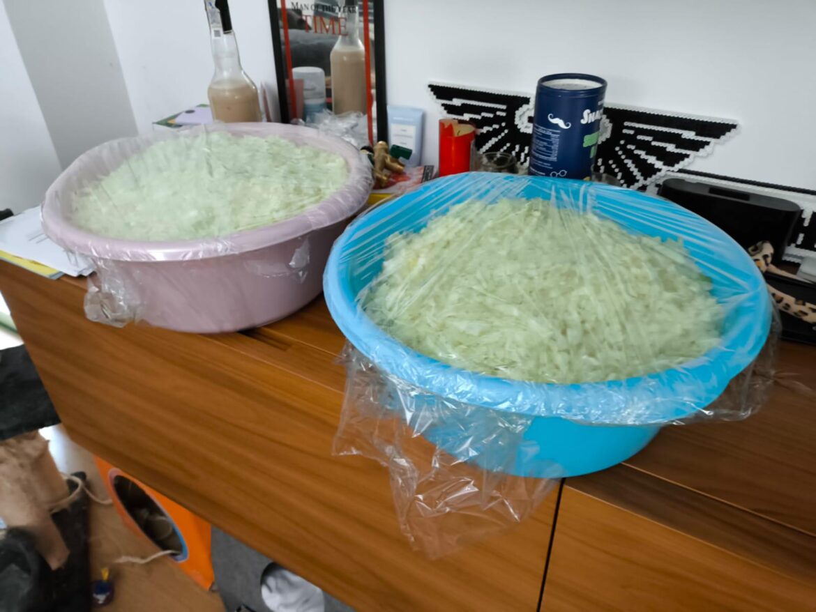 17 kg (37.5 pounds) of cutted onions to make tomato