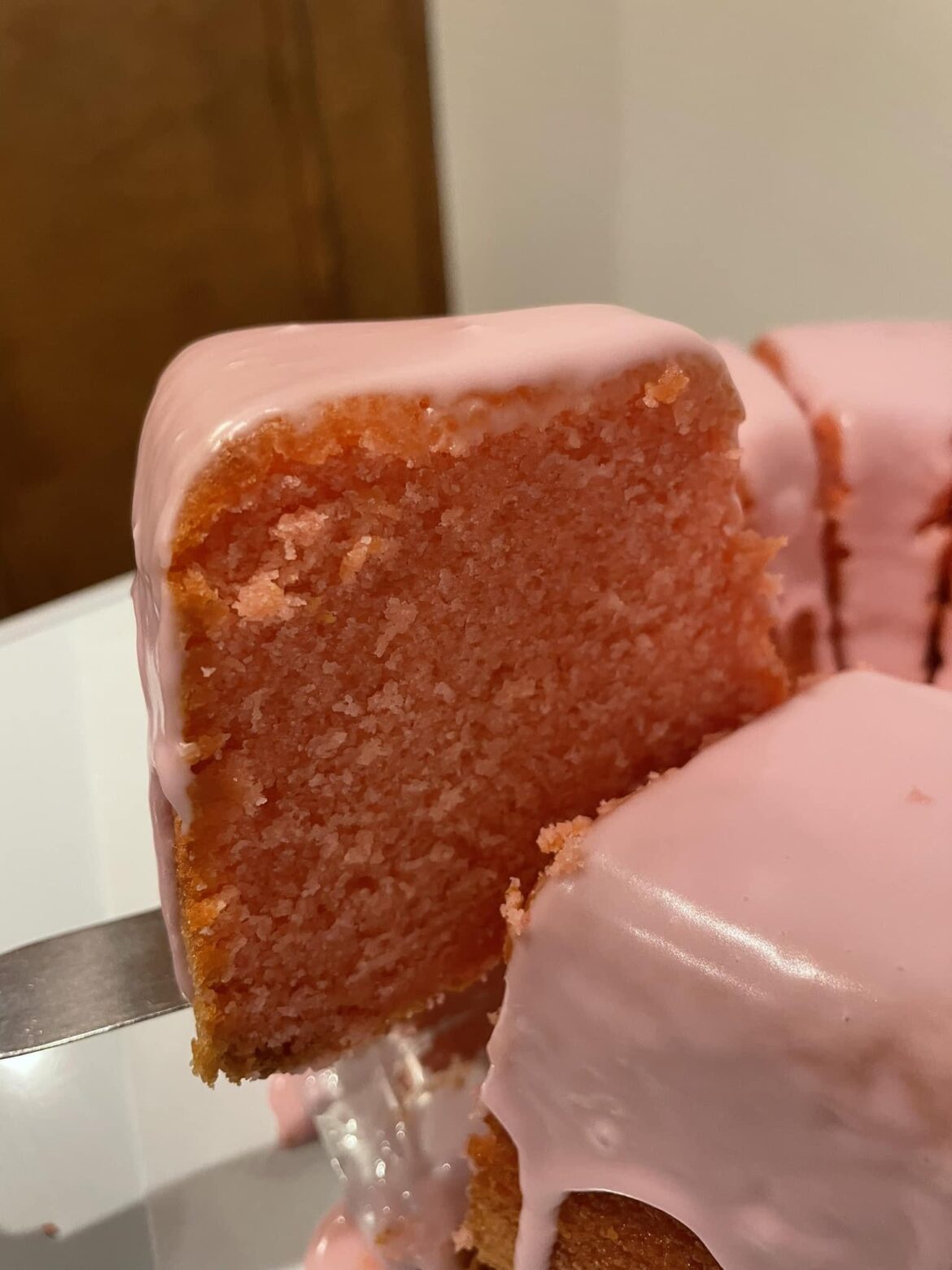 This strawberry buttermilk pound cake🍓🍰 is super soft and tasty, perfect for enjoying with a cup of coffee or sharing with friends. RECIPE BELOW