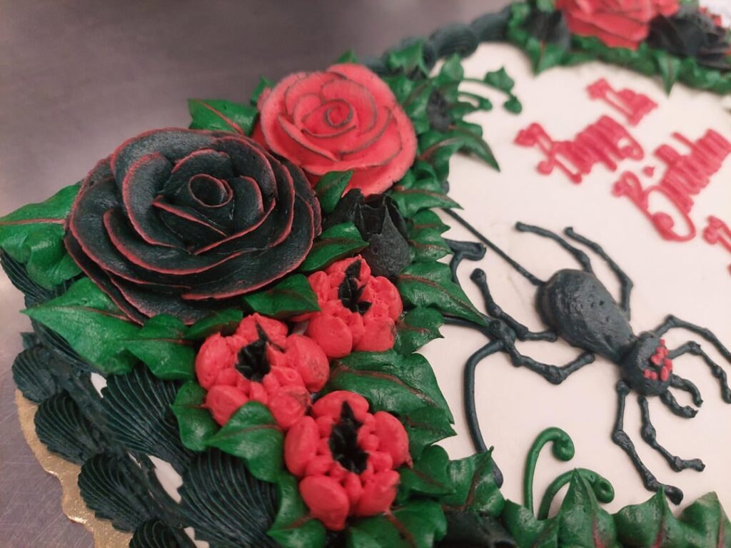 My daughter's 17th Birthday cake. I can feel the angst coming from those black roses, lol. YOU get green teeth! Aaaand YOU get green teeth!!" 😆