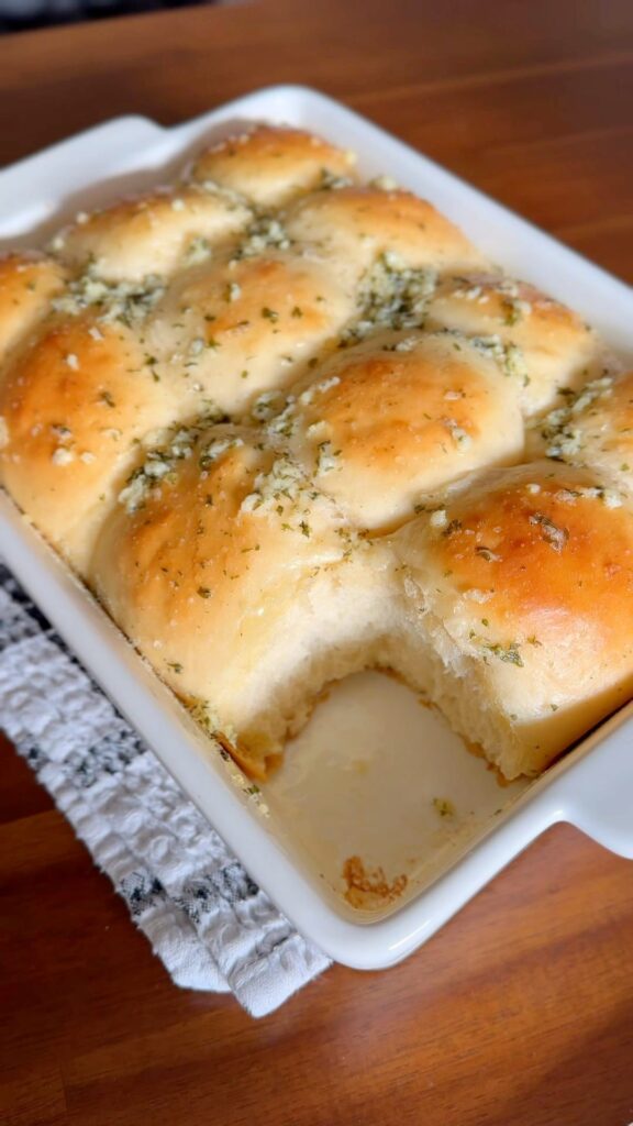 sourdough discard garlic butter rolls