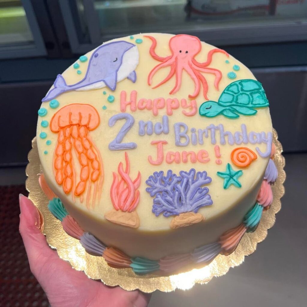 I love drawing little cartoony pictures on cakes. It’s so zen 🩵 I love drawing little cartoony pictures on cakes. It’s so zen 🩵