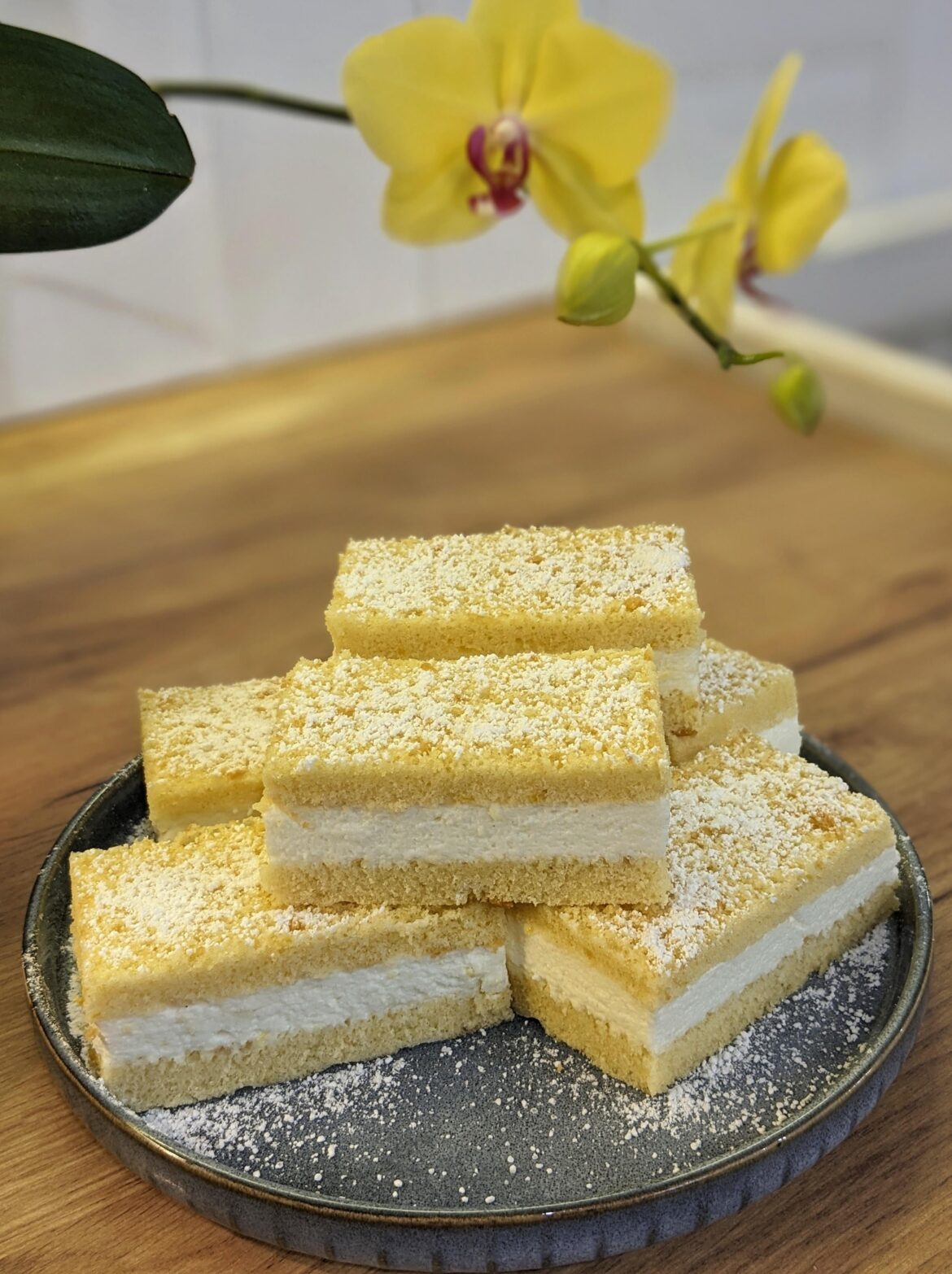 lemon sponge cake with cream 🤍💛