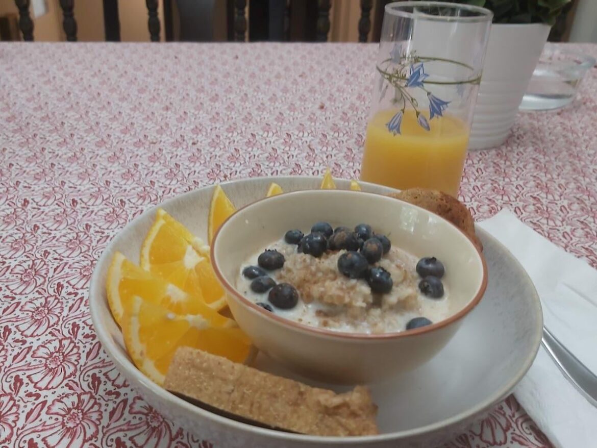 Oatmeal porridge with Blueberries
