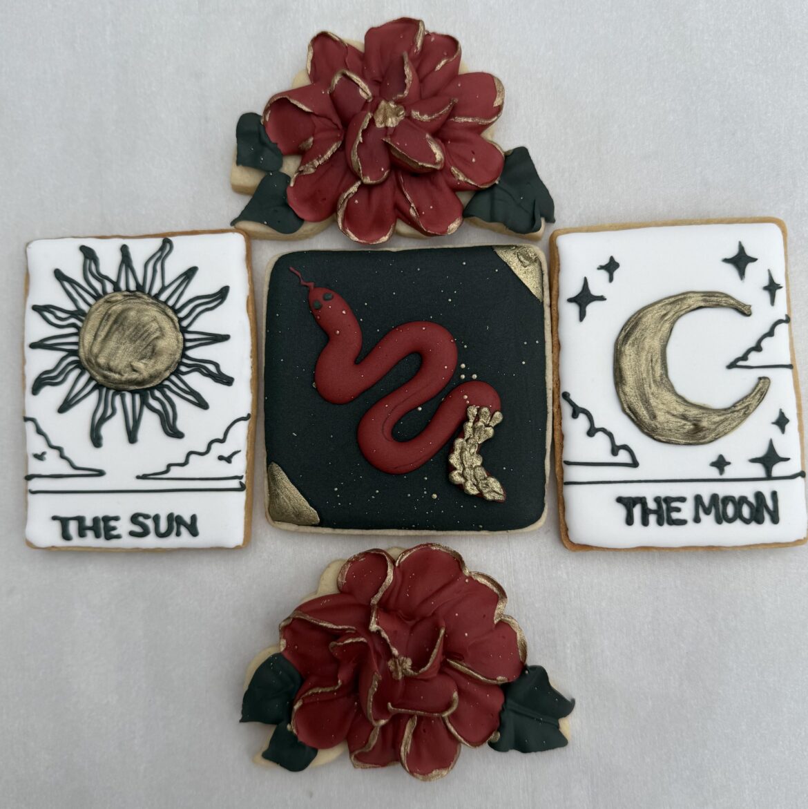 Love the cookies. Dislike black royal icing