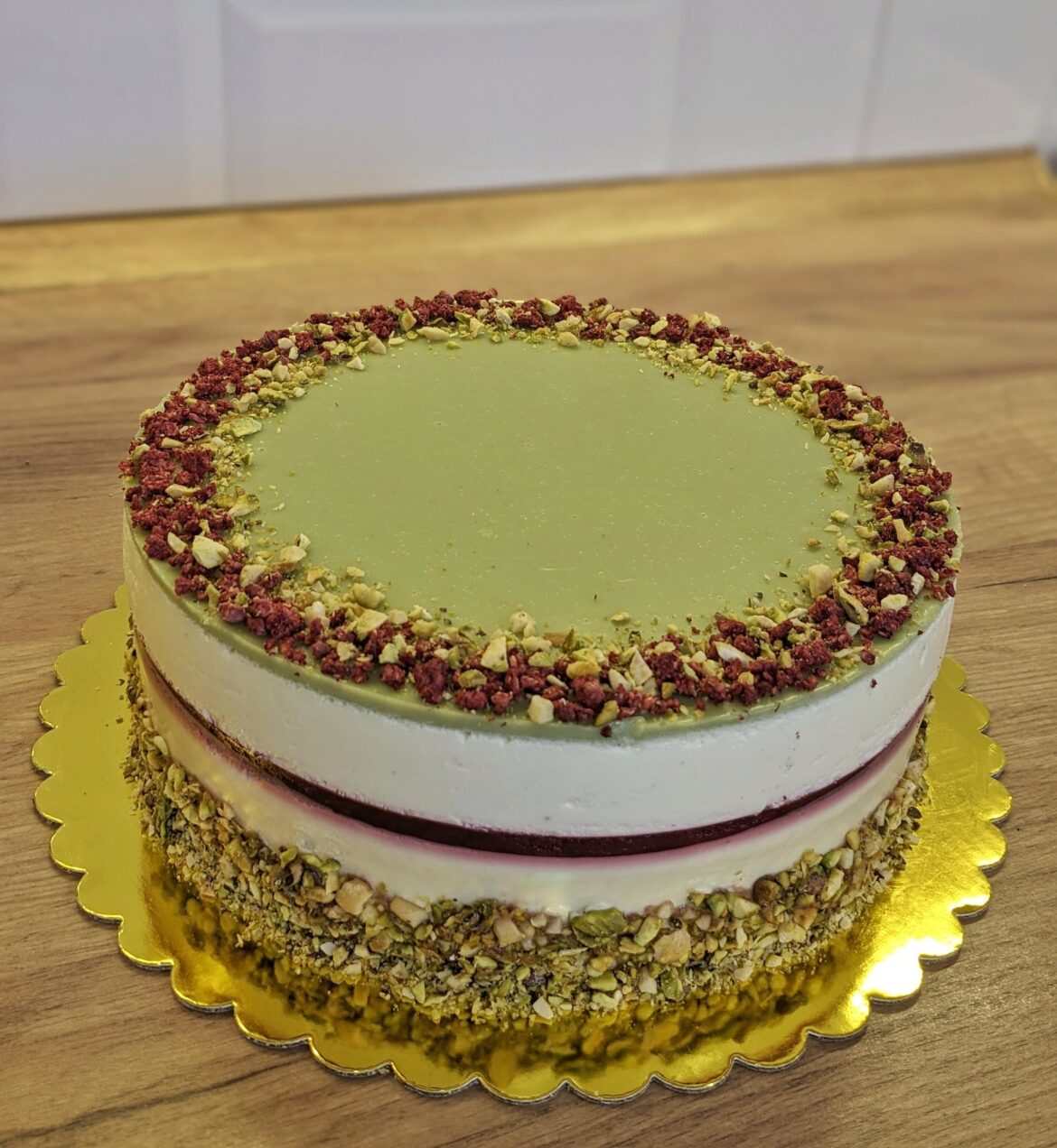 pistachio raspberry mousse cake 💚❤️