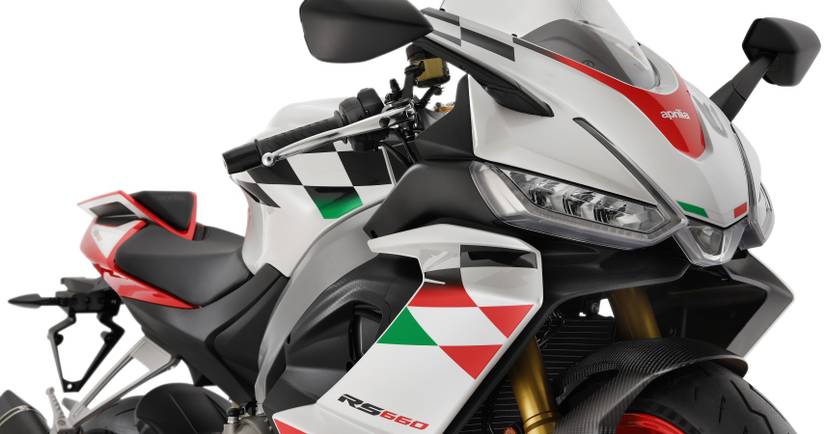 Aprilia RS 660 Extrema front third quarter close-up view