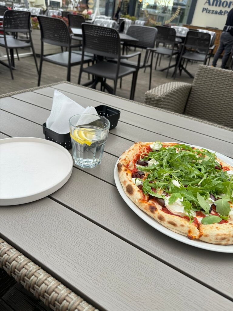 Good morning from me and my not so traditional breakfast! 🍕