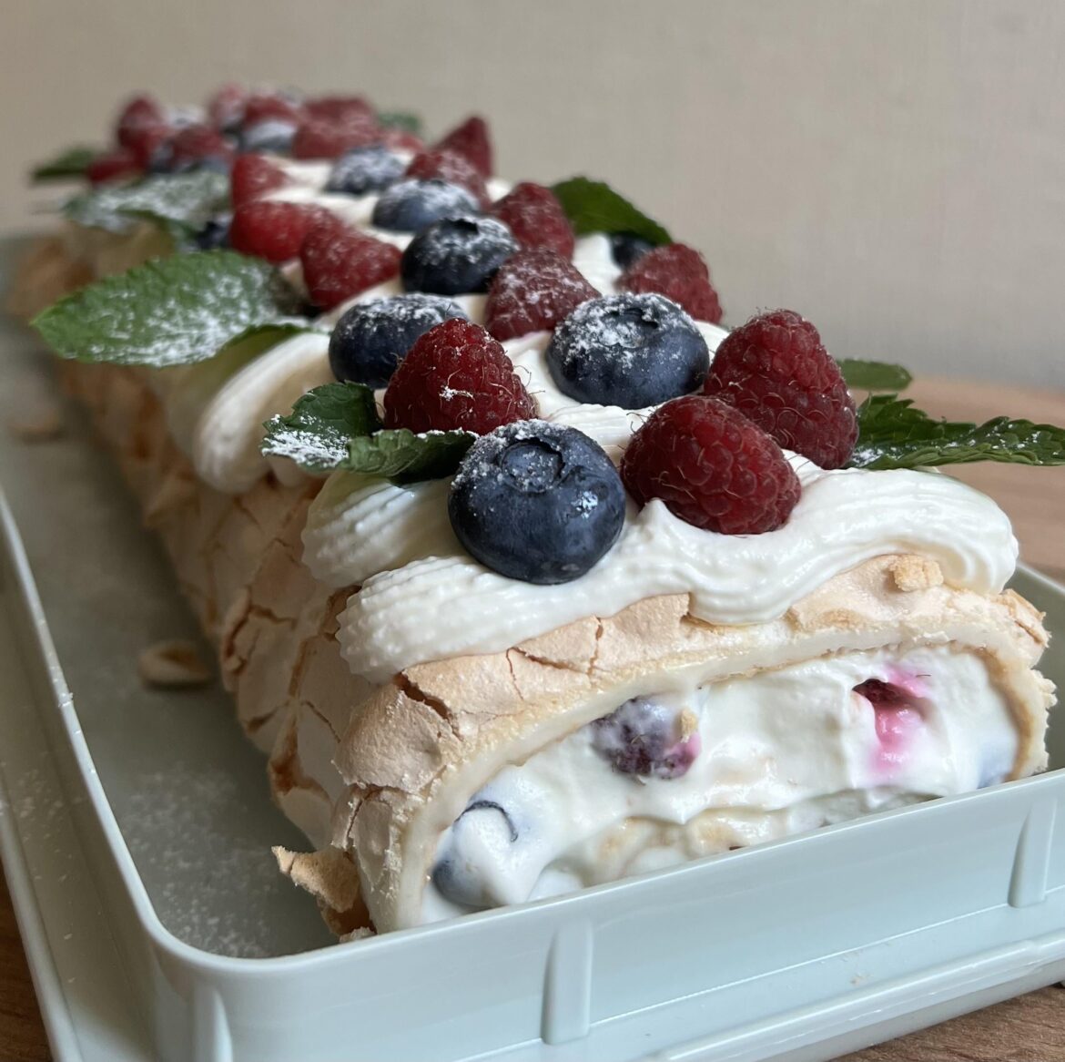 Meringue roll