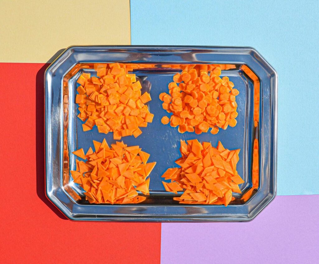 Here's how I cut: 🟠 circles 🟧 squares 🔶 diamonds 🔺 triangles out of a carrot