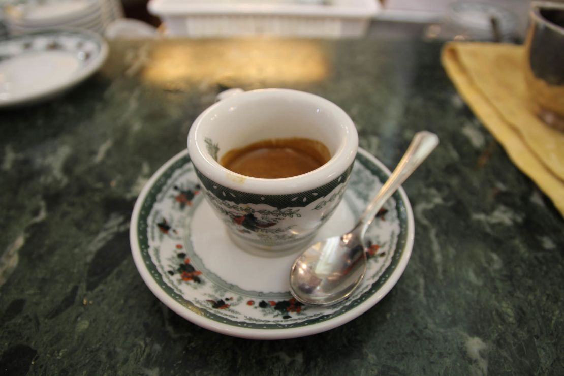Enjoy Neapolitan coffee at 
Gran Caffe Gambrinus.
