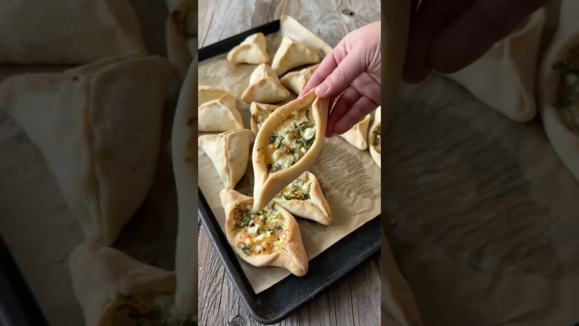 Fatayer – Savory Middle Eastern Spinach and Cheese Pies Fatayer - Savory Middle Eastern Spinach and Cheese Pies