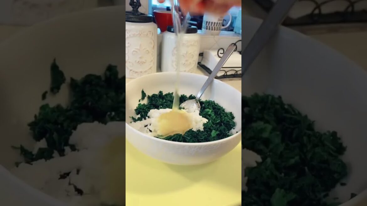 Easy Spanakopita Recipe: Spinach Pie Demo #shorts