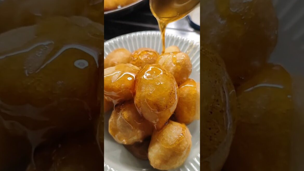Σπιτικοί Λουκουμάδες Με Φέτα και Μέλι #συνταγή #φετα #μελι #homemade #handmade #loukoumades #shorts