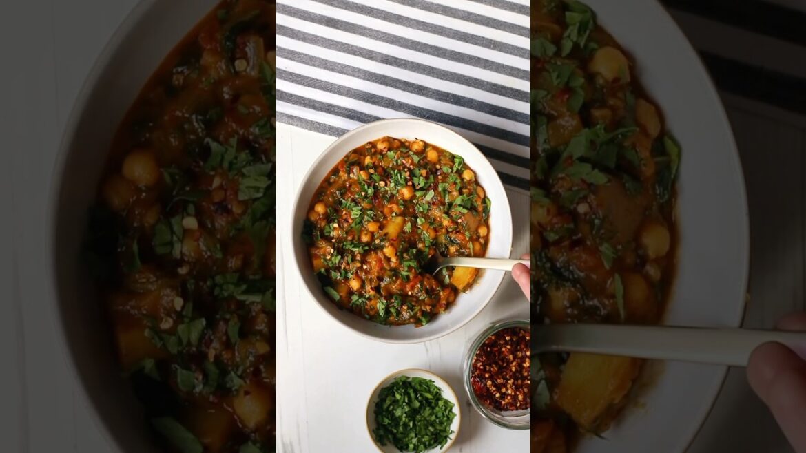 Spinach Potato and Chickpea Curry | Easy, Healthy, Plant-Based Nutritionist Dinner Recipe Spinach Potato and Chickpea Curry | Easy, Healthy, Plant-Based Nutritionist Dinner Recipe