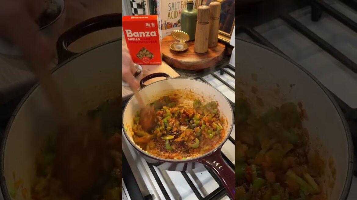Soup Series Part 12: Spinach Artichoke soup ft. @eatbanza #banzapartner Soup Series Part 12: Spinach Artichoke soup ft. @eatbanza #banzapartner