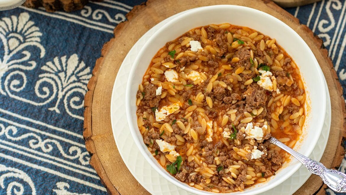 One-Pot Greek Beef & Orzo (Kritharaki Me Kima)