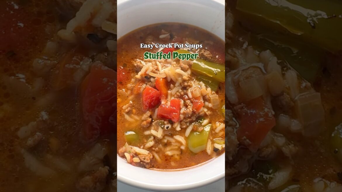 Crockpot Stuffed Pepper Soup #slowcooker #crockpot #stuffedpeppers #souprecipe
