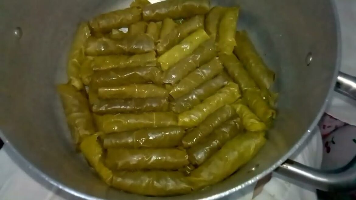 How to make Mahshi | Warak enab | stuffed grapevine leaves | Dolma | Duck broth | Cooking recipe